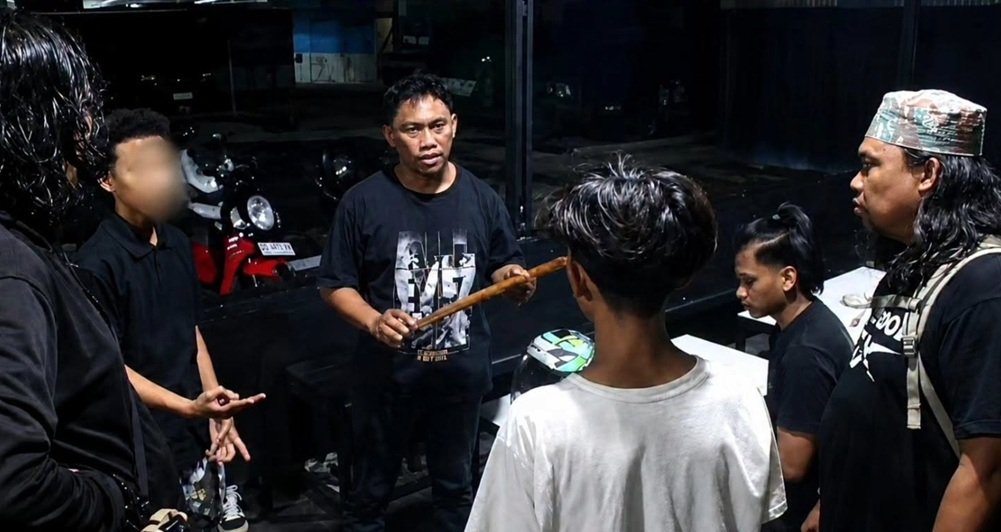 Unit Jatanras Satreskrim Polrestabes Makassar amankan 2 pelajar SMP usai duel berdarah di Makassar.