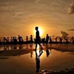 Suasana Sunset di Pantai Losari Kota Makassar.