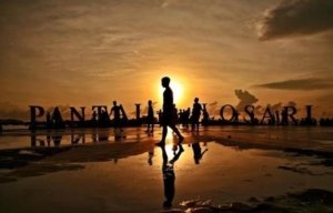 Suasana Sunset di Pantai Losari Kota Makassar.